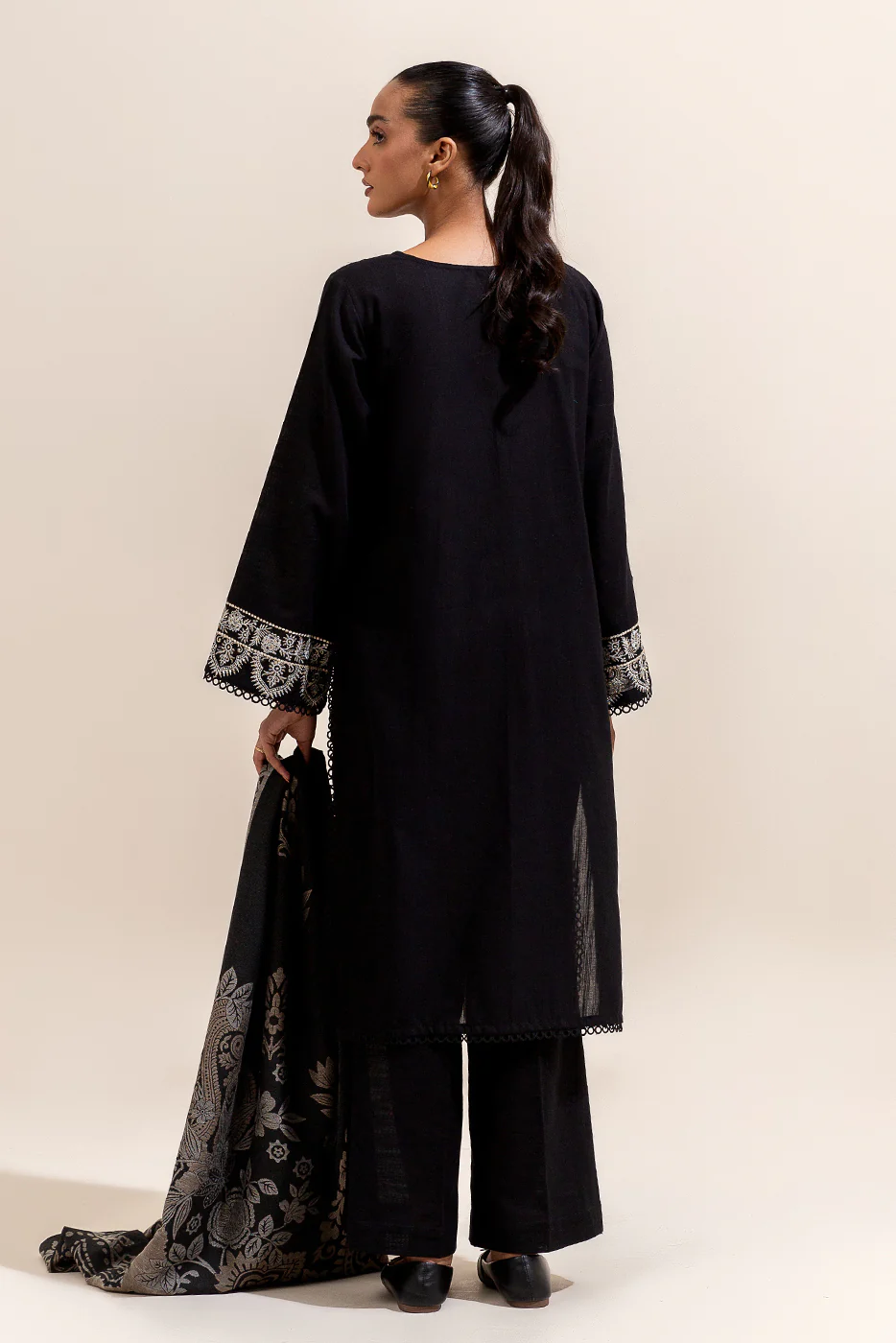2 PIECE EMBROIDERED KHADDAR SUIT-SABLE MESH (UNSTITCHED) - Image 4