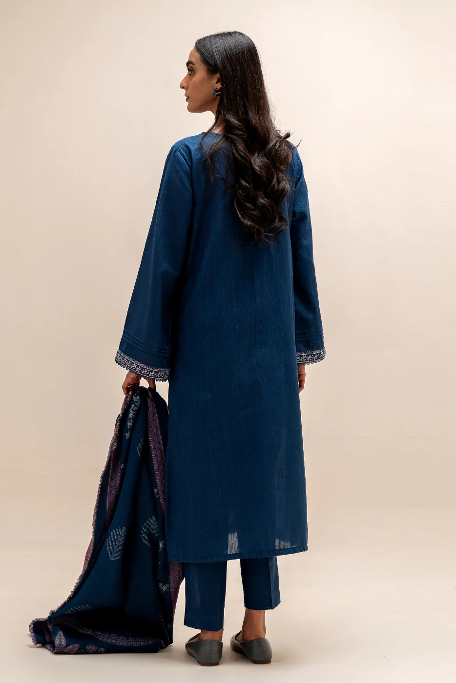 3 PIECE EMBROIDERED KHADDAR SUIT-HAZY BLUE (UNSTITCHED) - Image 3