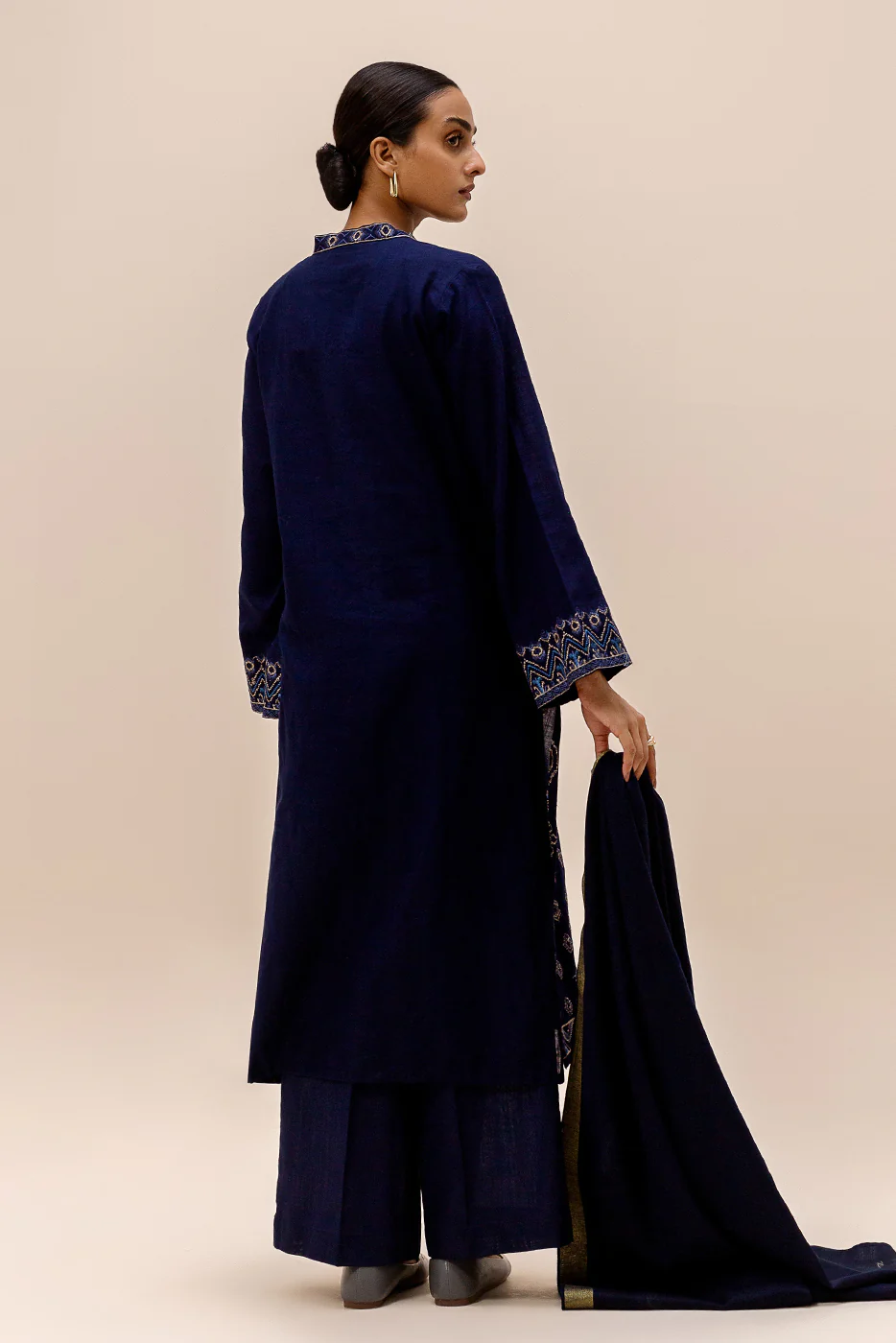 3 PIECE EMBROIDERED KHADDAR SUIT-DEEP SHADOW (UNSTITCHED) - Image 4