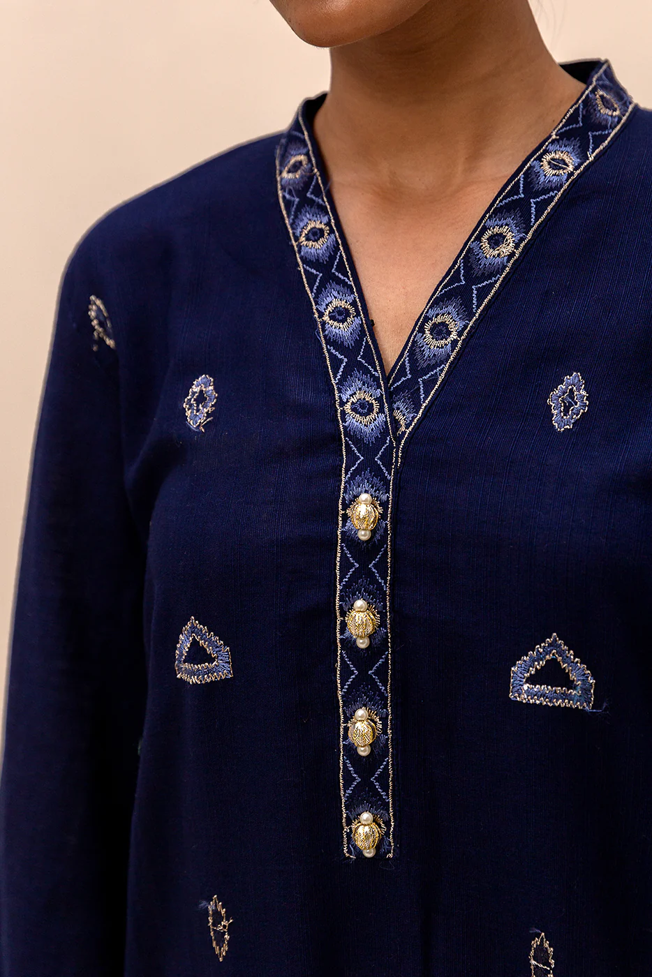 3 PIECE EMBROIDERED KHADDAR SUIT-DEEP SHADOW (UNSTITCHED) - Image 5