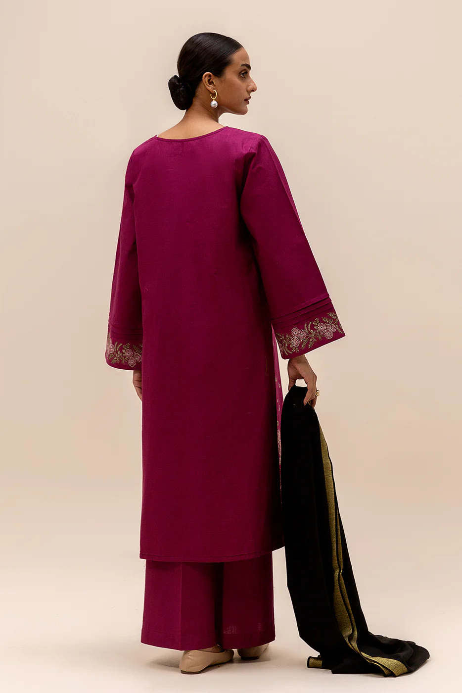 3 PIECE EMBROIDERED KHADDAR SUIT-MULBERRY TINGE (UNSTITCHED) - Image 4