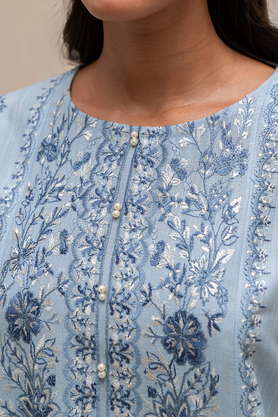 3 PIECE EMBROIDERED KHADDAR SUIT-GREY MIST (UNSTITCHED) - Image 4