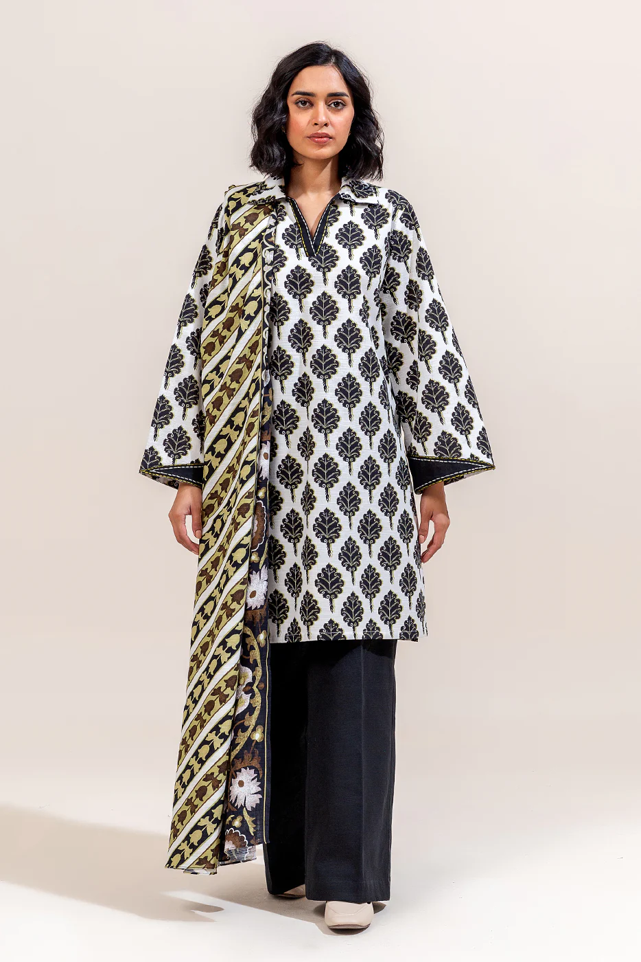 3 PIECE PRINTED KHADDAR SUIT-CHARCOAL TINT (UNSTITCHED) - Image 2