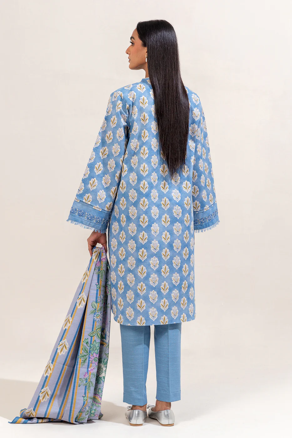 2 PIECE EMBROIDERED KHADDAR SUIT-ARCTIC BLOOM (UNSTITCHED) - Image 4