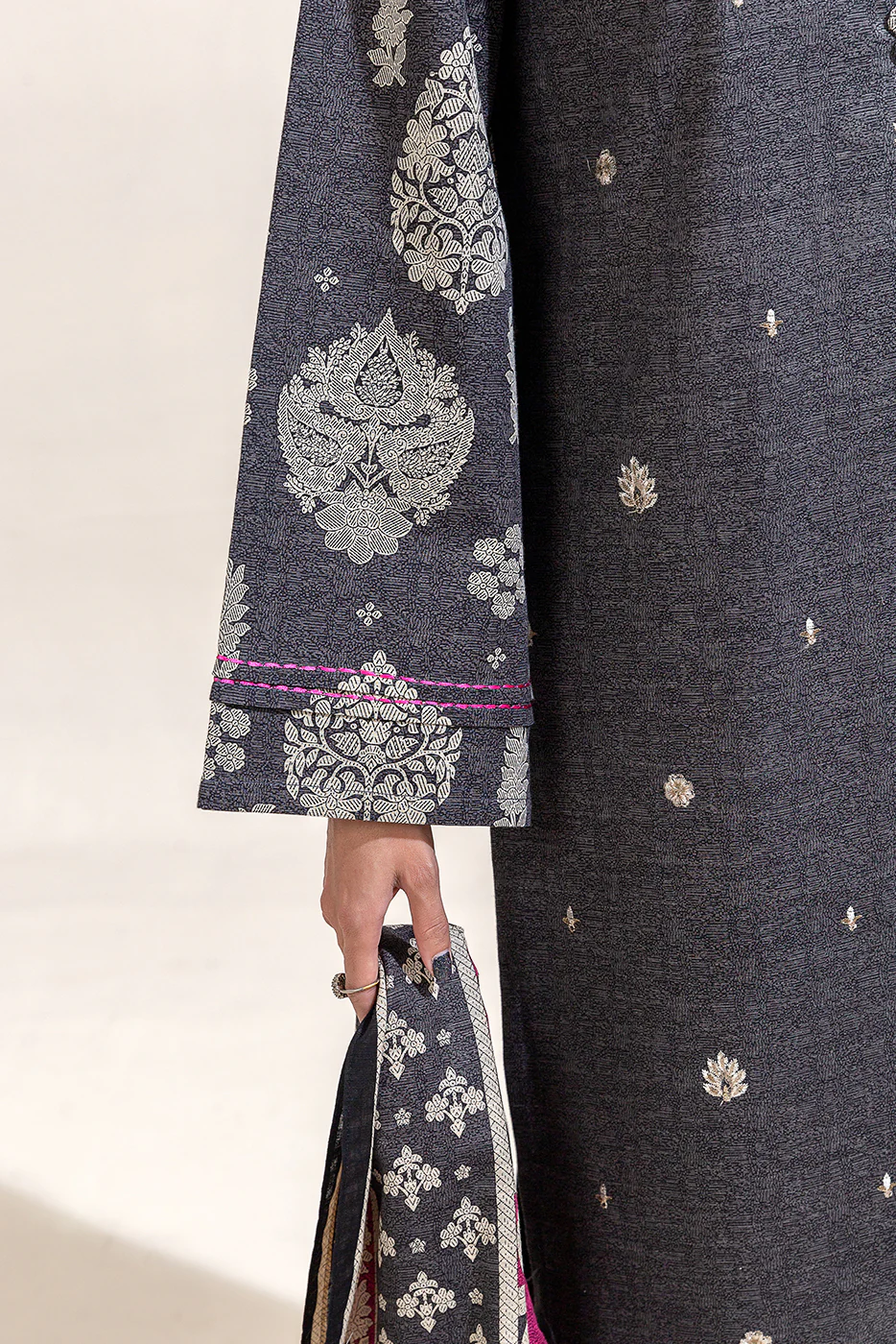 3 PIECE EMBROIDERED KHADDAR SUIT-PITCH GILD (UNSTITCHED) - Image 6