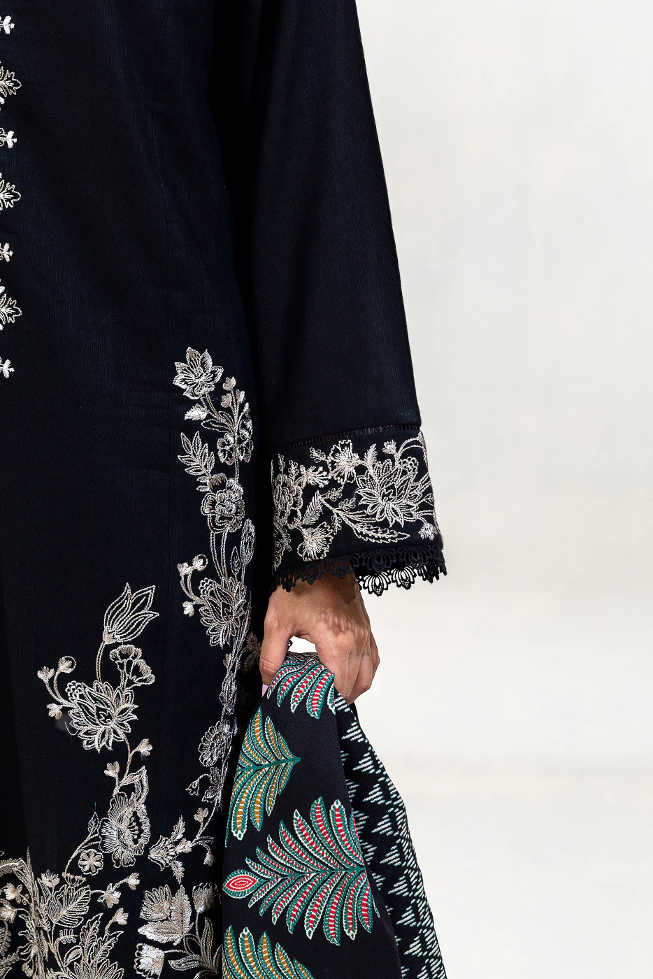 3 PIECE EMBROIDERED KHADDAR SUIT-MIDNIGHT ORCHID (UNSTITCHED) - Image 5