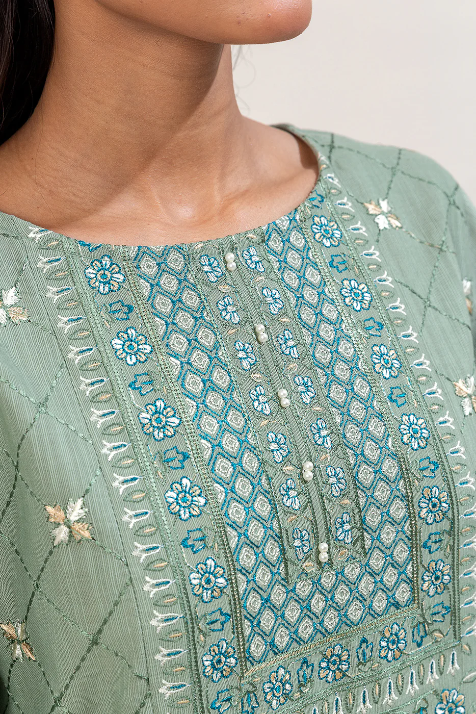 3 PIECE EMBROIDERED KHADDAR SUIT-SAGE HINT (UNSTITCHED) - Image 5