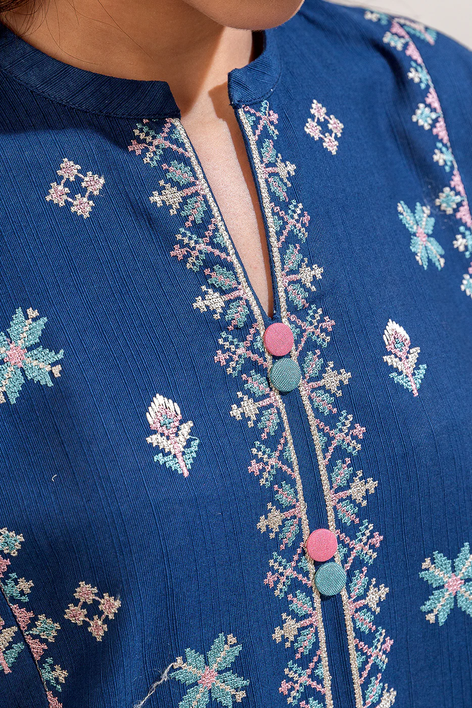 3 PIECE EMBROIDERED KHADDAR SUIT-AEGEAN GRID (UNSTITCHED) - Image 5