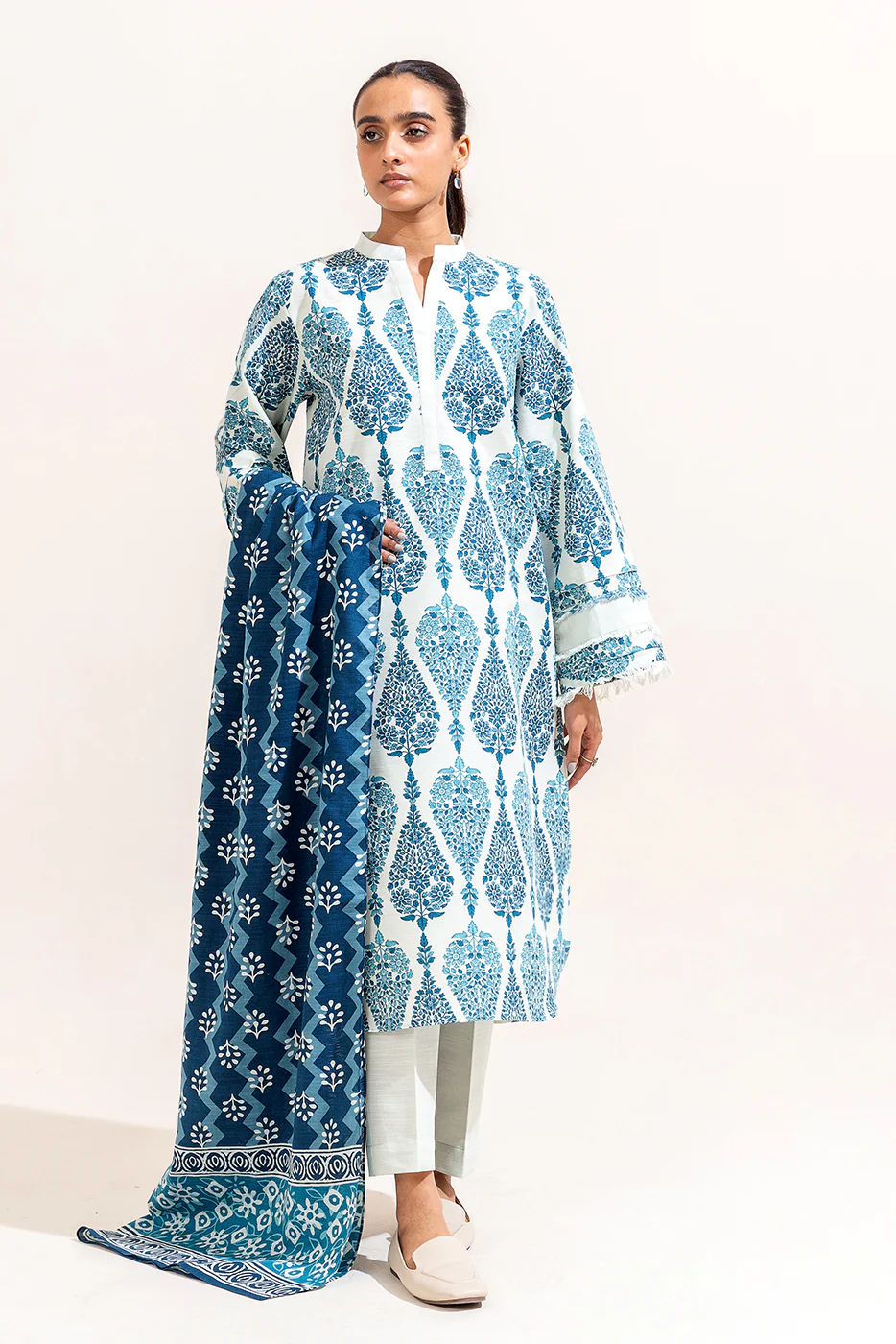 3 PIECE PRINTED KHADDAR SUIT-CAROLINA CREAM (UNSTITCHED) - Image 3