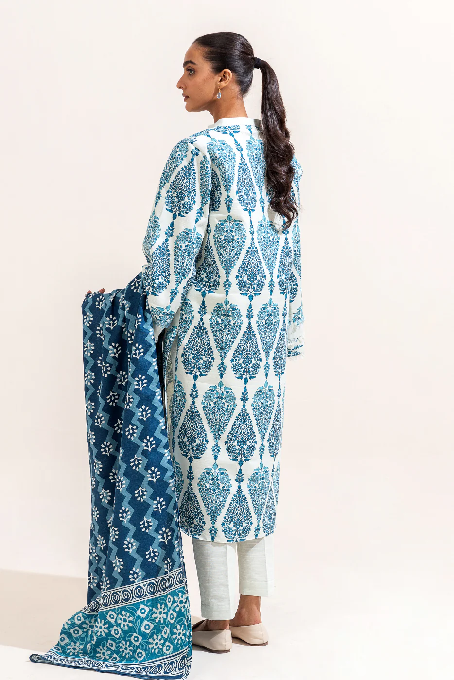 3 PIECE PRINTED KHADDAR SUIT-CAROLINA CREAM (UNSTITCHED) - Image 4