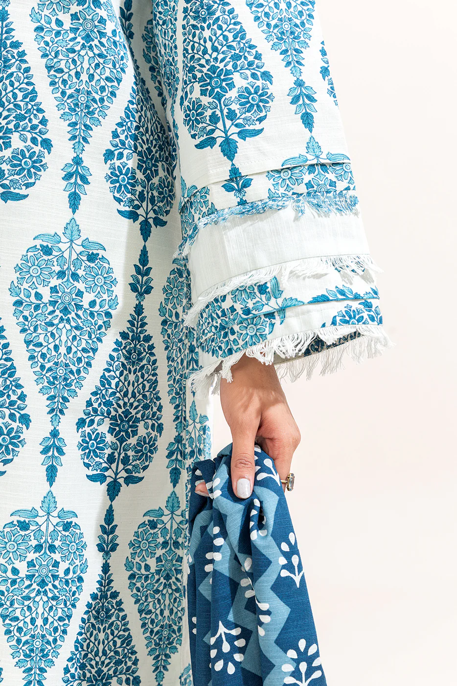 3 PIECE PRINTED KHADDAR SUIT-CAROLINA CREAM (UNSTITCHED) - Image 5