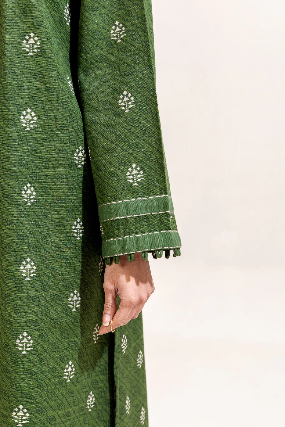 3 PIECE EMBROIDERED KHADDAR SUIT-BASIL ROUGE (UNSTITCHED) - Image 6