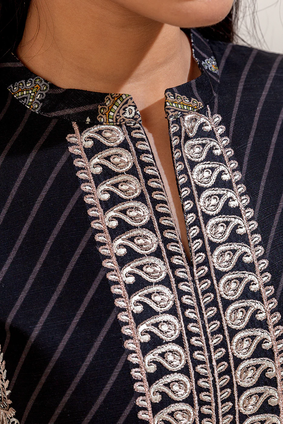 3 PIECE EMBROIDERED KHADDAR SUIT-RAVEN NOIR (UNSTITCHED) - Image 5