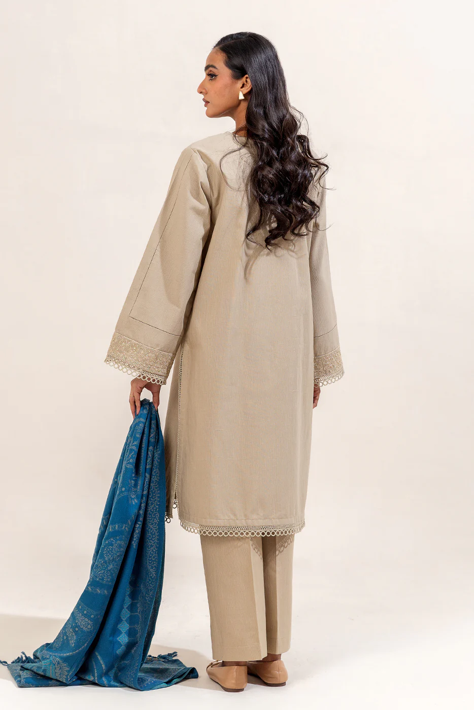 3 PIECE EMBROIDERED KHADDAR SUIT-SANDY BLUE (UNSTITCHED) - Image 4