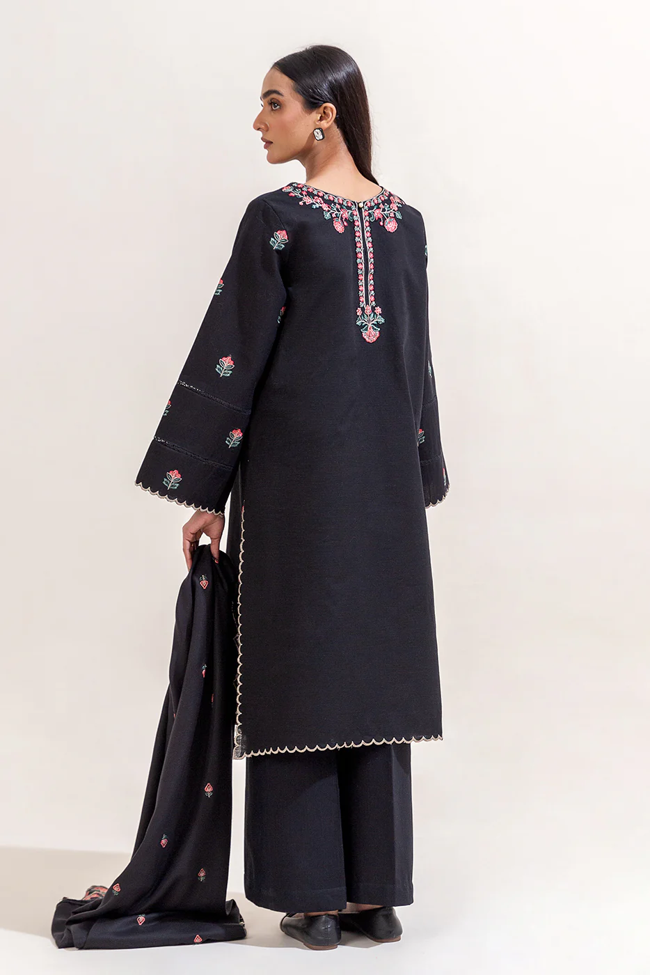 3 PIECE EMBROIDERED KHADDAR SUIT-BLACK BEAUTY (UNSTITCHED) - Image 4