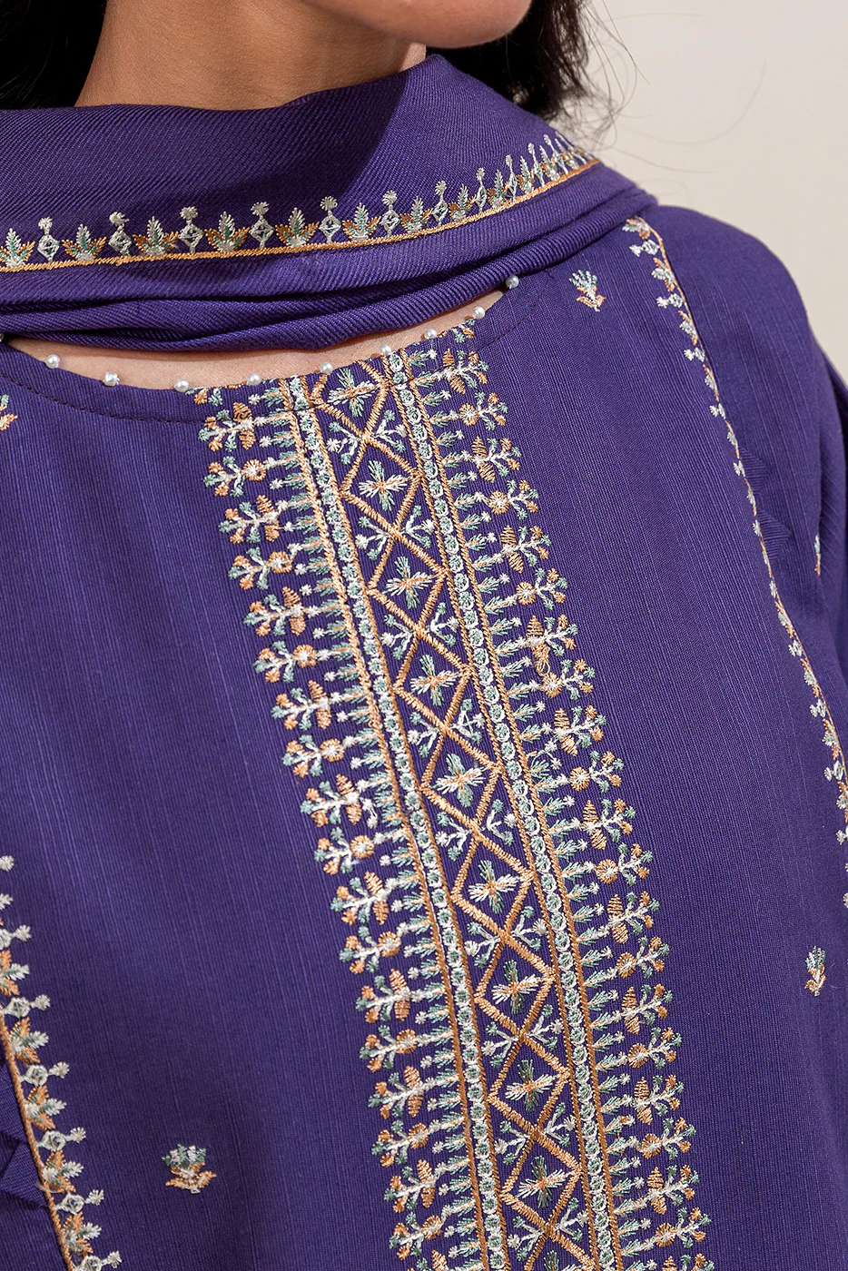 3 PIECE EMBROIDERED KHADDAR SUIT-MAUVE DELICACY (UNSTITCHED) - Image 5