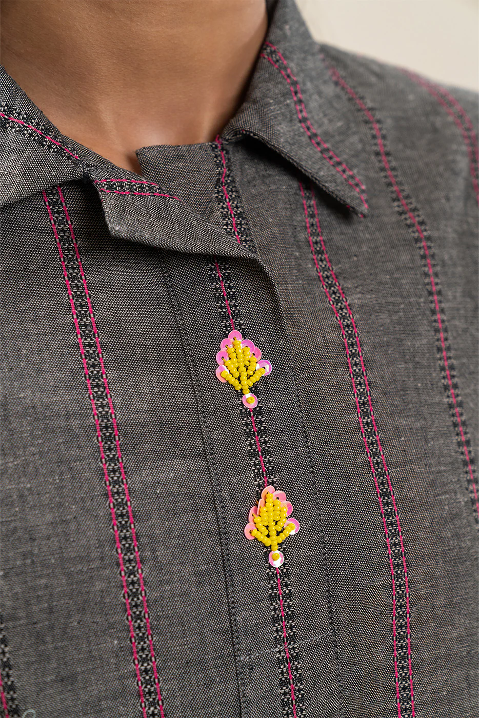 EMBROIDERED DOBBY TOP (PRET) - Image 3