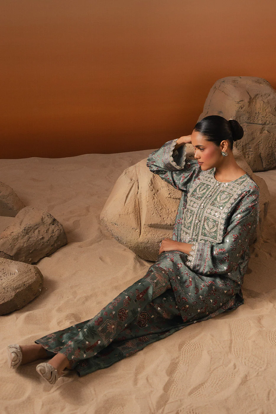 2 PIECE EMBROIDERED SHAMOZE SILK SUIT (LUXURY-PRET) - Image 6
