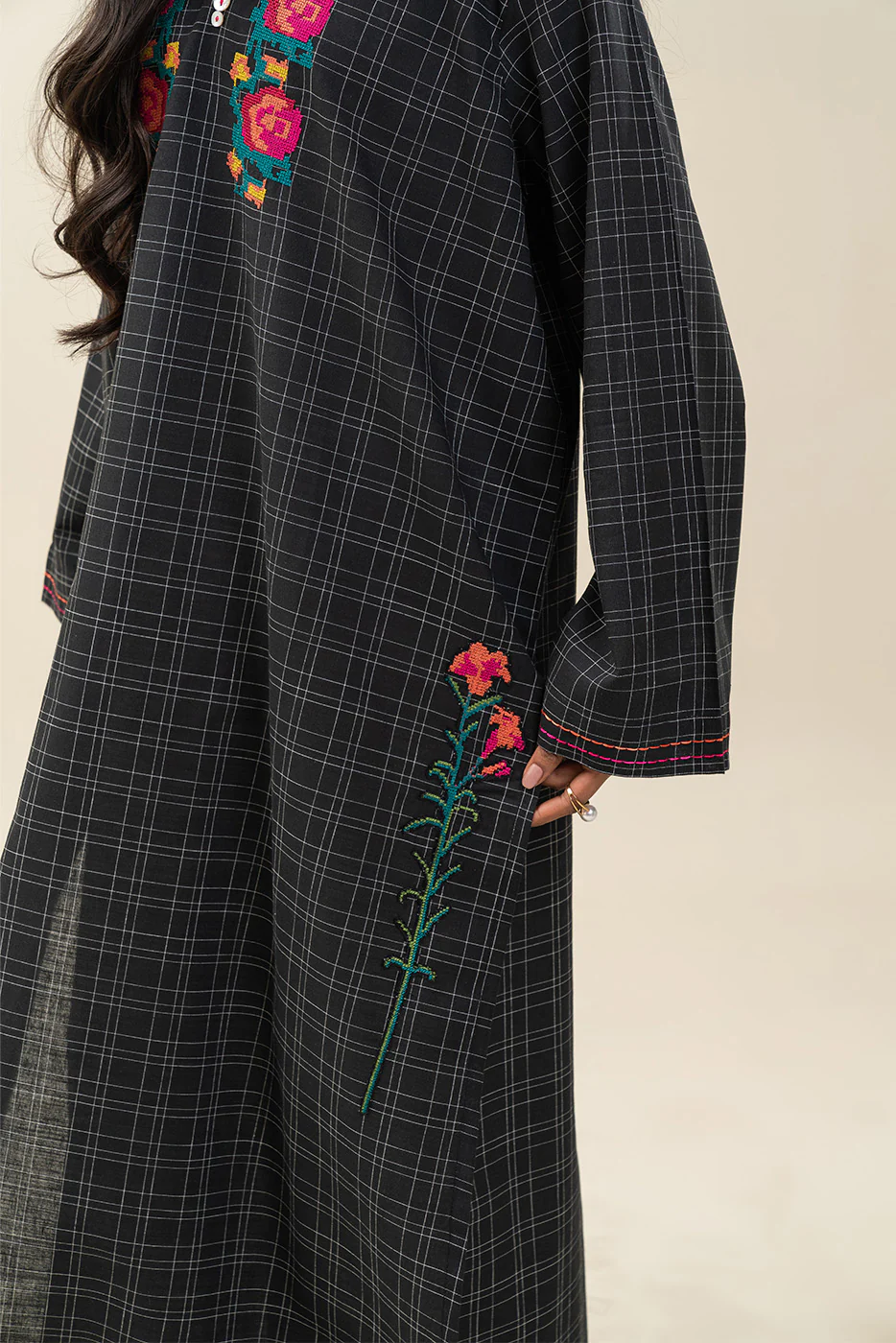 EMBROIDERED COTTON LINEN SHIRT (PRET) - Image 3