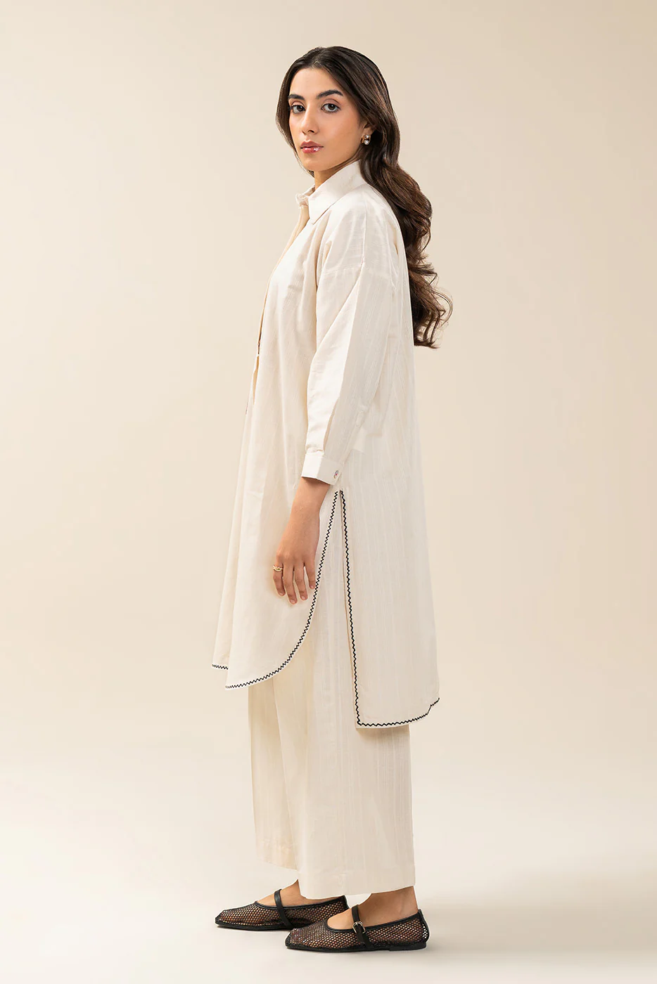 2 PIECE EMBROIDERED DOBBY SUIT (PRET) - Image 4