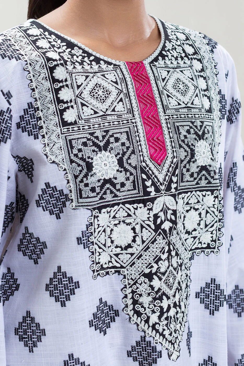 3 PIECE EMBROIDERED KHADDAR JACQUARD SUIT (PRET) - Image 3