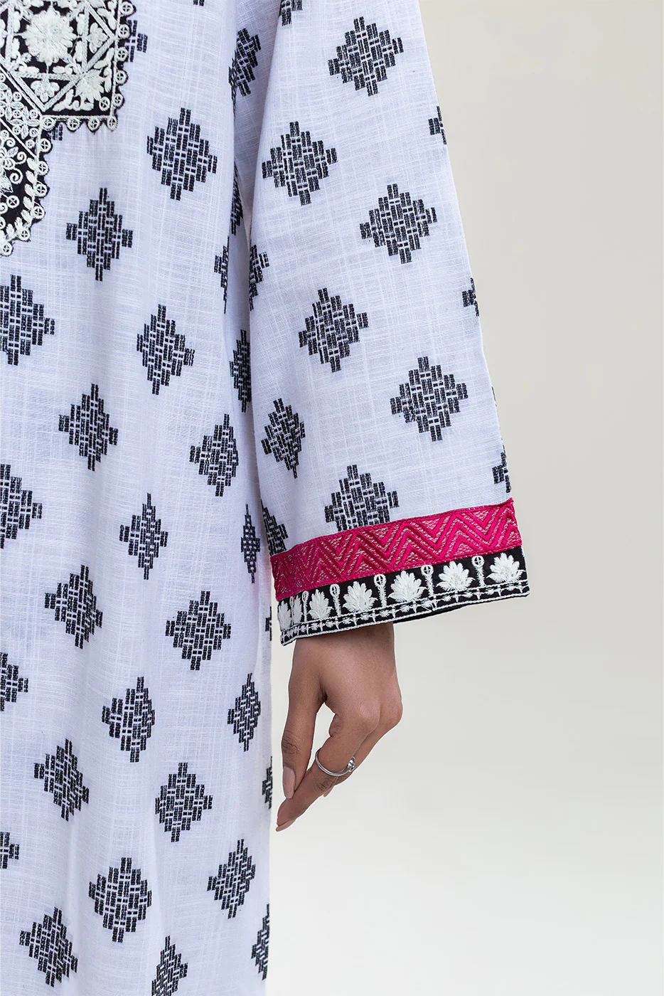 3 PIECE EMBROIDERED KHADDAR JACQUARD SUIT (PRET) - Image 4