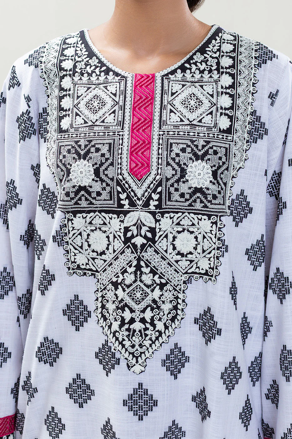 3 PIECE EMBROIDERED KHADDAR JACQUARD SUIT (PRET) - Image 5
