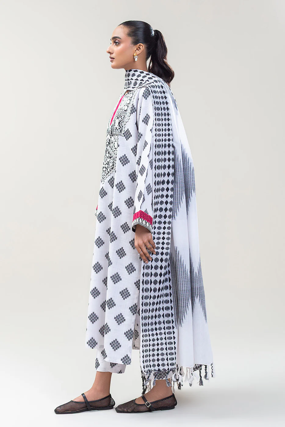 3 PIECE EMBROIDERED KHADDAR JACQUARD SUIT (PRET) - Image 6