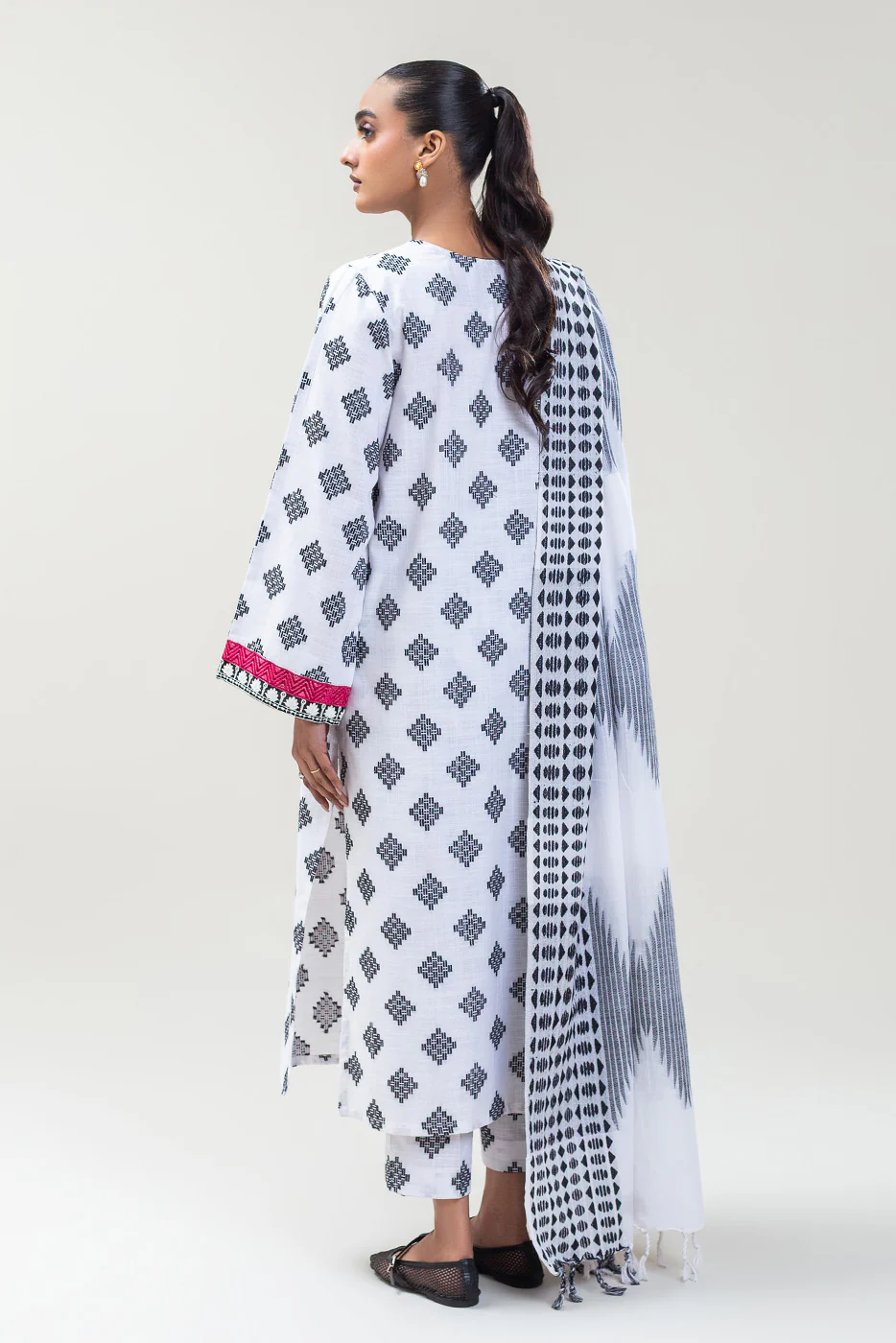 3 PIECE EMBROIDERED KHADDAR JACQUARD SUIT (PRET) - Image 7