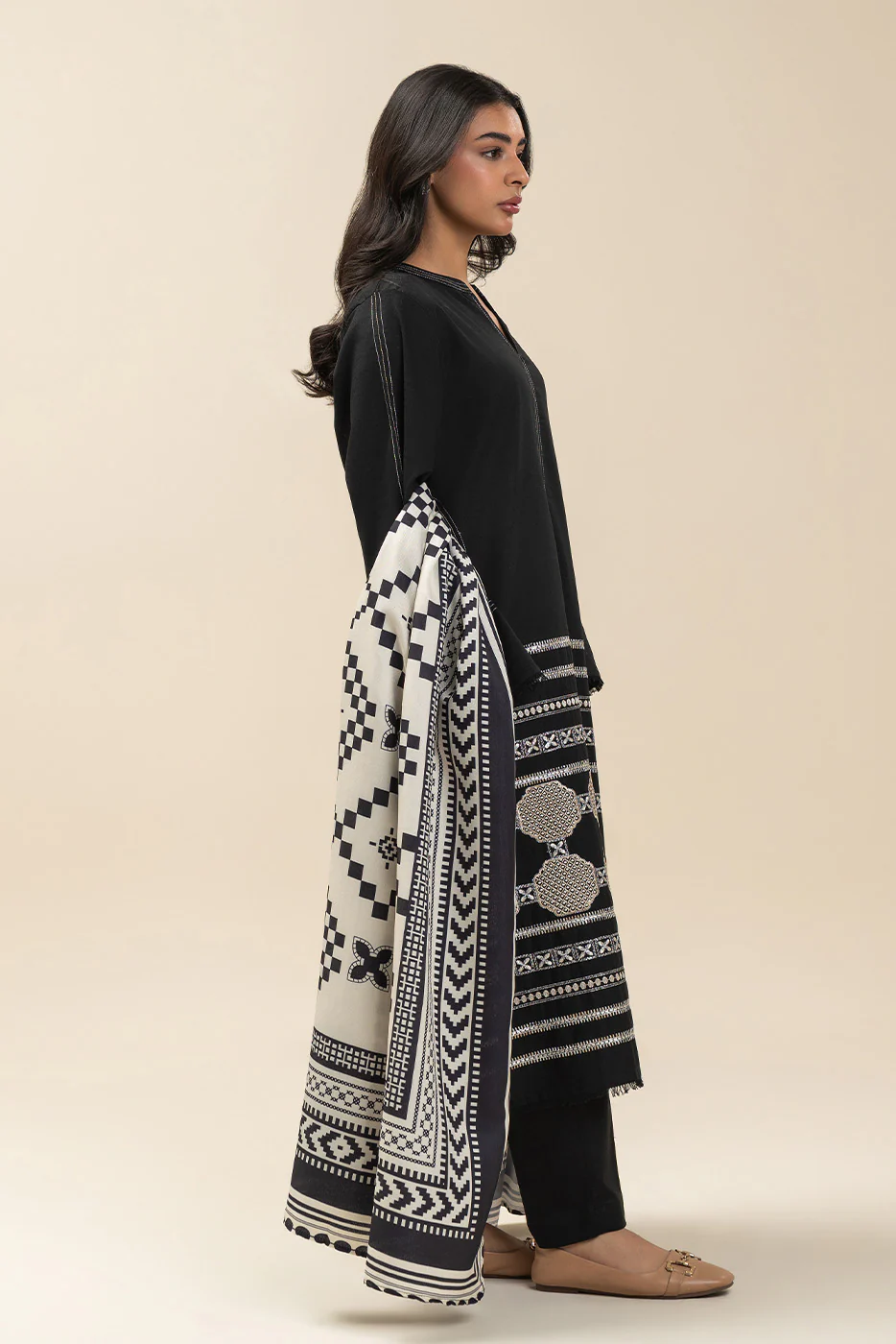3 PIECE EMBROIDERED KHADDAR SUIT (PRET) - Image 4