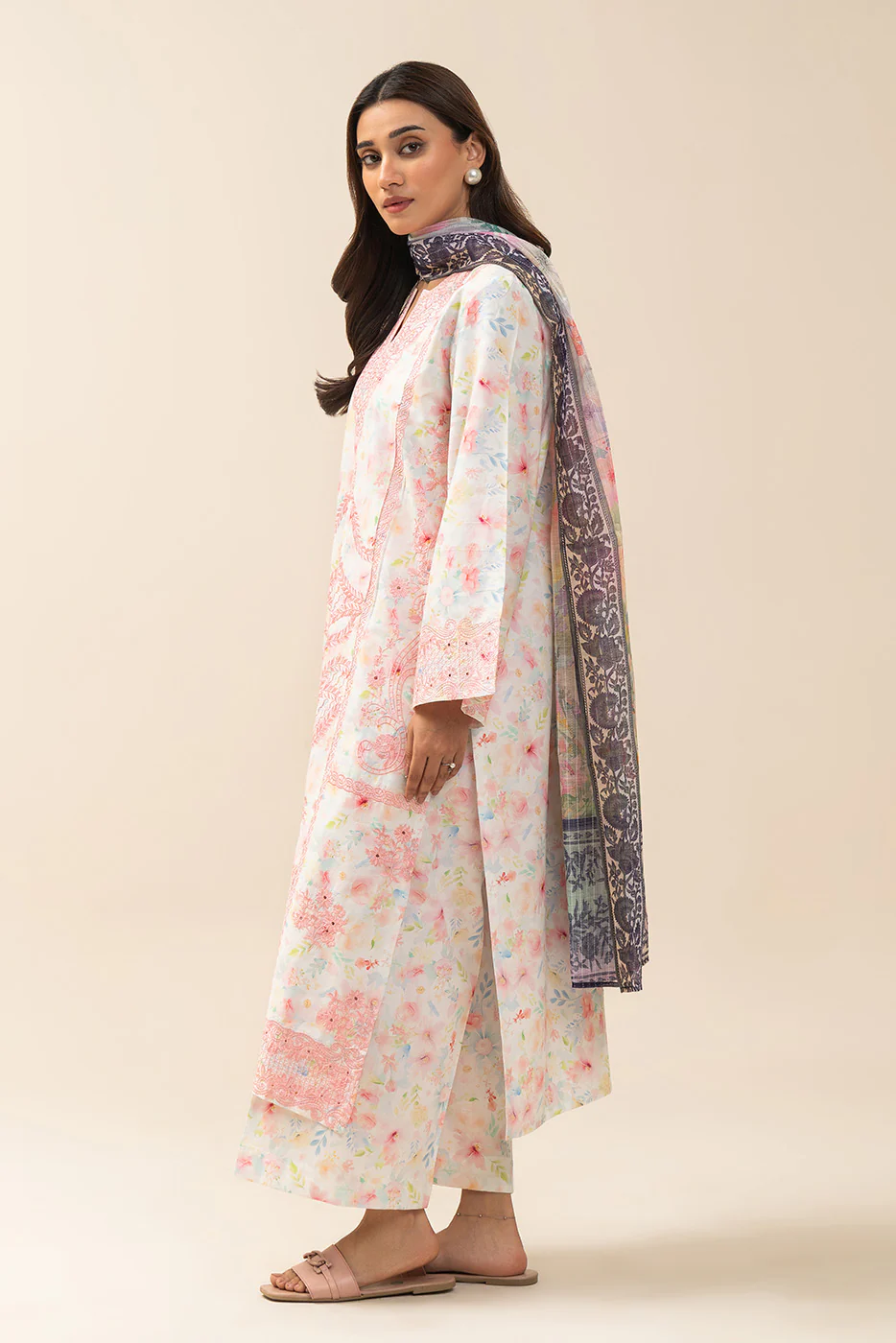 3 PIECE EMBROIDERED COTTON VISCOSE SUIT (PRET) - Image 4