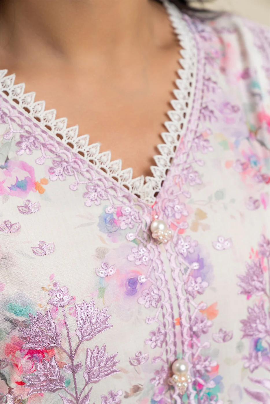 3 PIECE EMBROIDERED COTTON VISCOSE SUIT (PRET) - Image 5