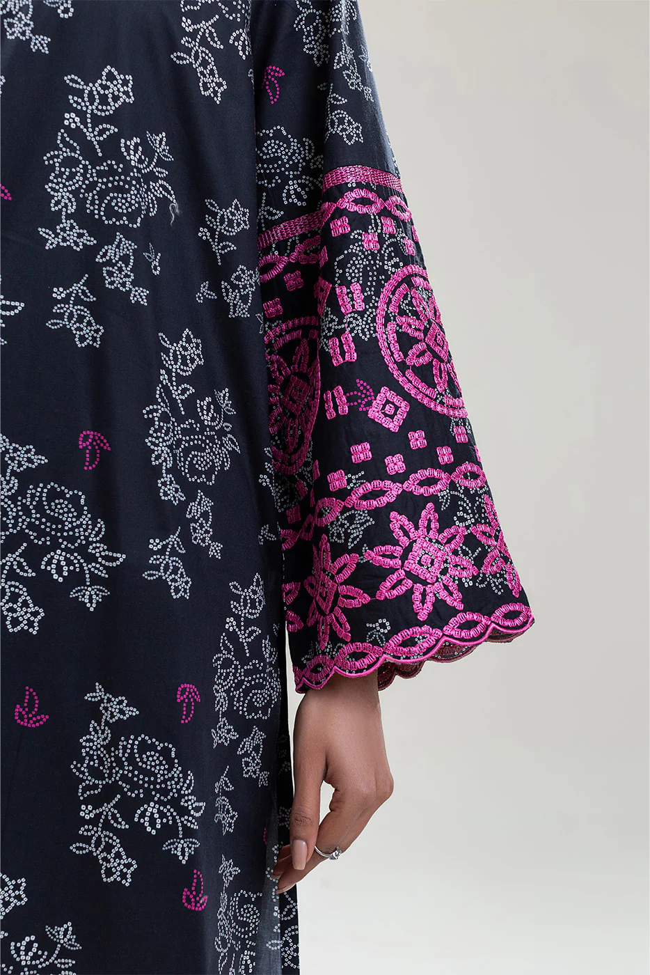 3 PIECE EMBROIDERED COTTON VISCOSE SUIT (PRET) - Image 3