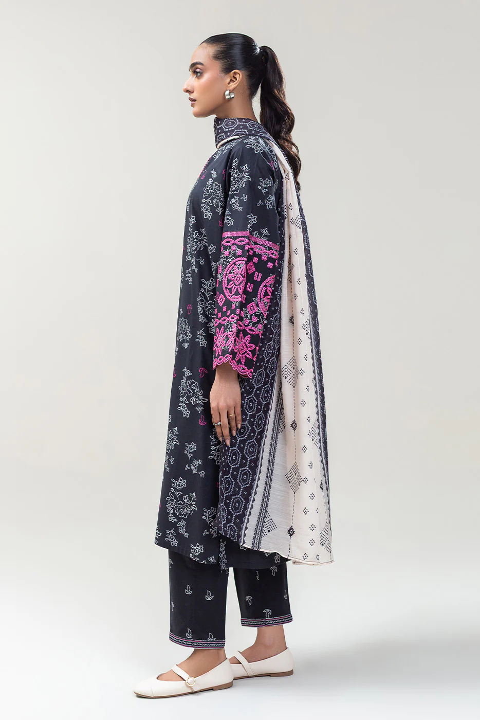 3 PIECE EMBROIDERED COTTON VISCOSE SUIT (PRET) - Image 4