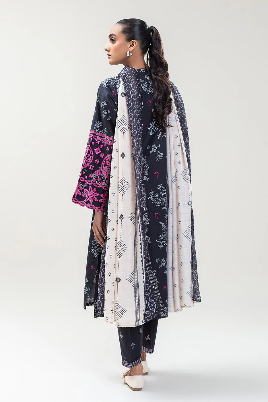 3 PIECE EMBROIDERED COTTON VISCOSE SUIT (PRET) - Image 5
