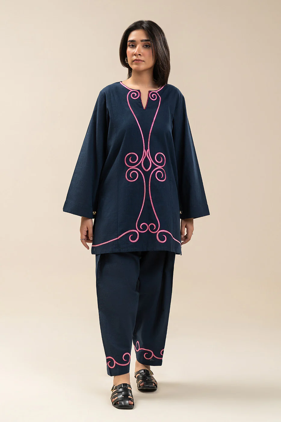 2 PIECE EMBROIDERED TWO WAY SLUB SUIT (PRET) - Image 4