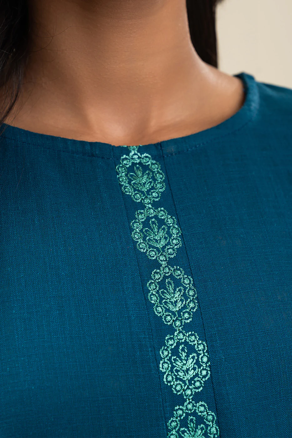 EMBROIDERED TWO WAY SLUB SHIRT (PRET) - Image 4