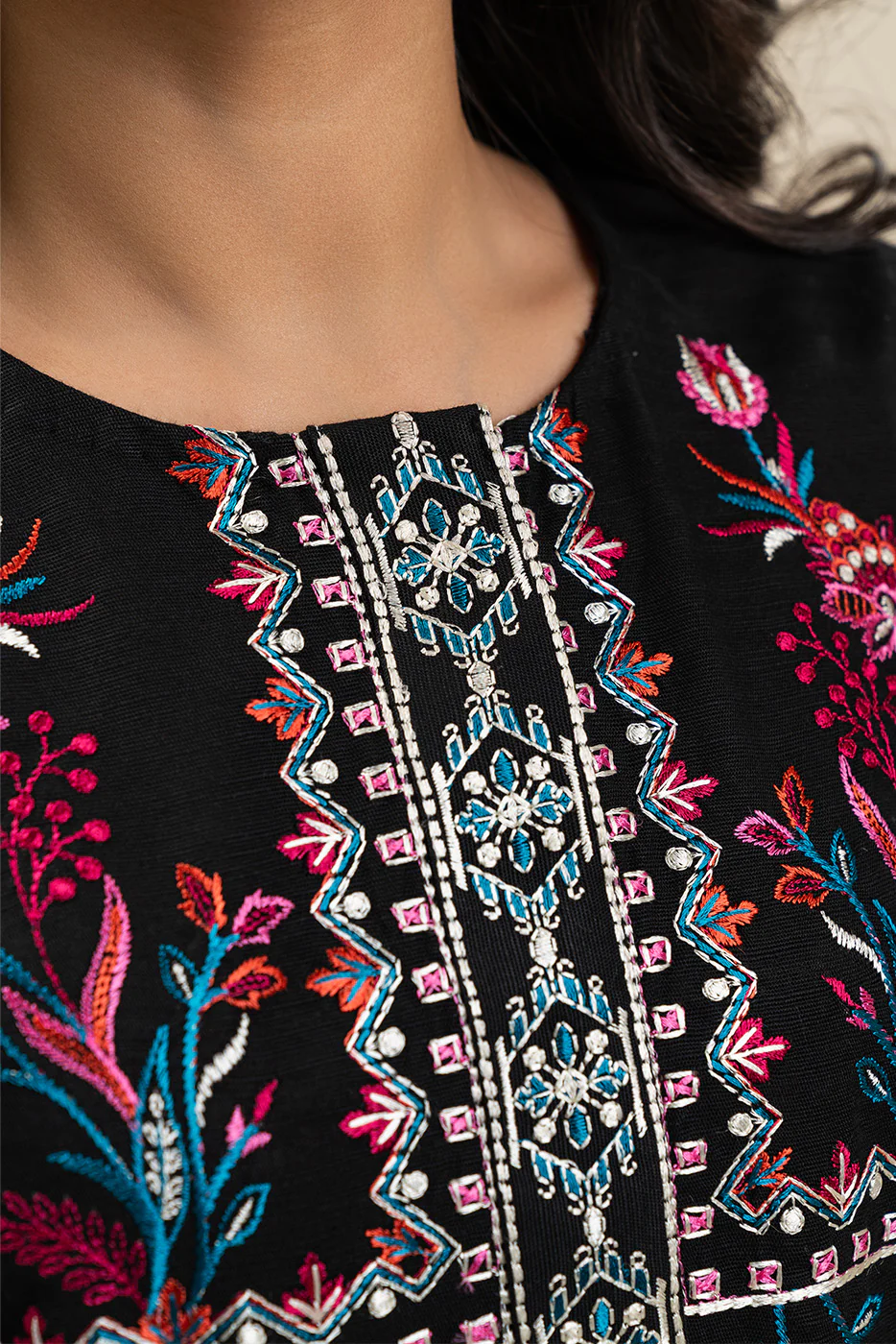 2 PIECE EMBROIDERED KHADDAR SUIT (PRET) - Image 5