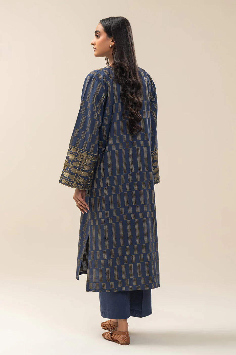 2 PIECE EMBROIDERED KHADDAR JACQUARD SUIT (PRET) - Image 3