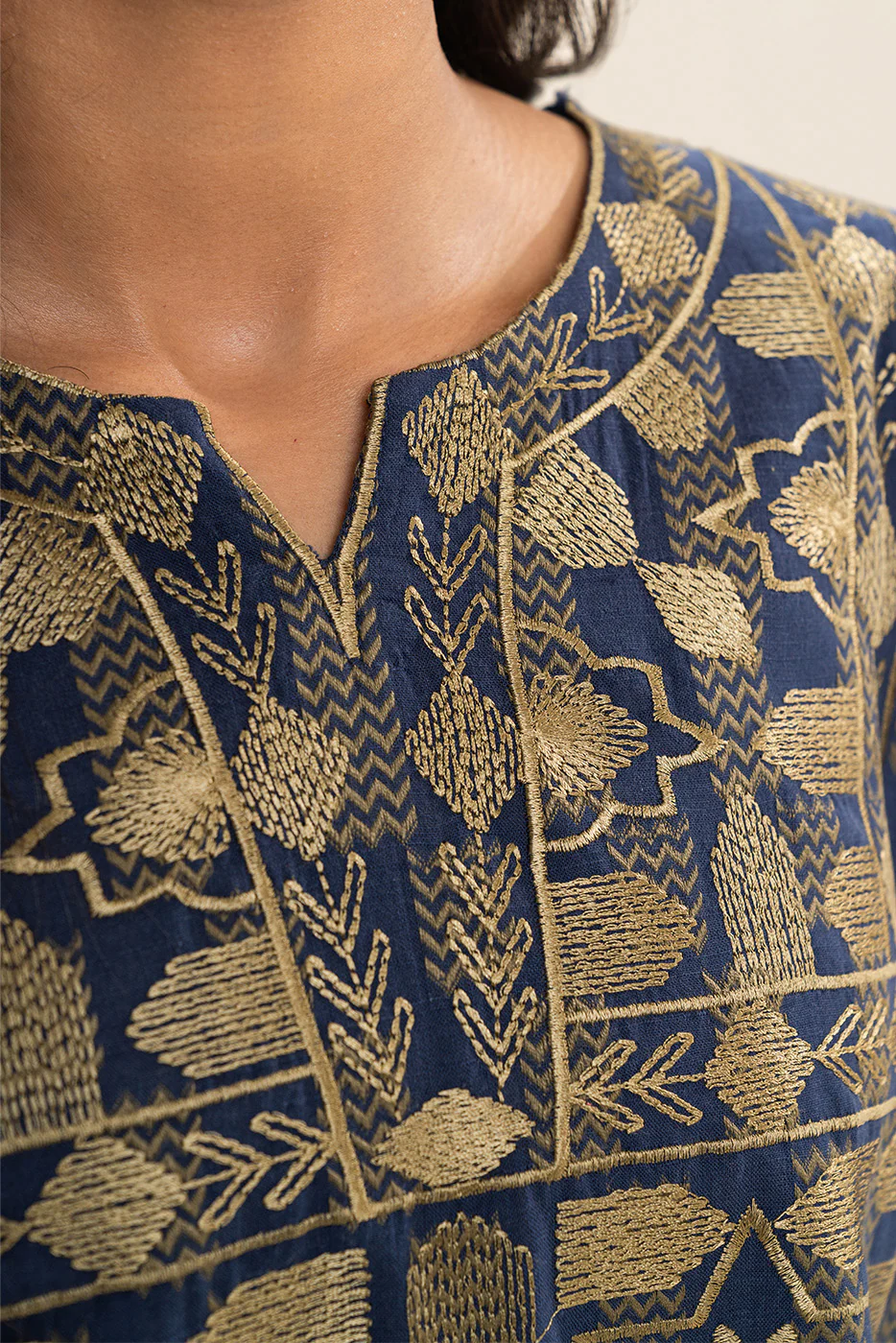 2 PIECE EMBROIDERED KHADDAR JACQUARD SUIT (PRET) - Image 5