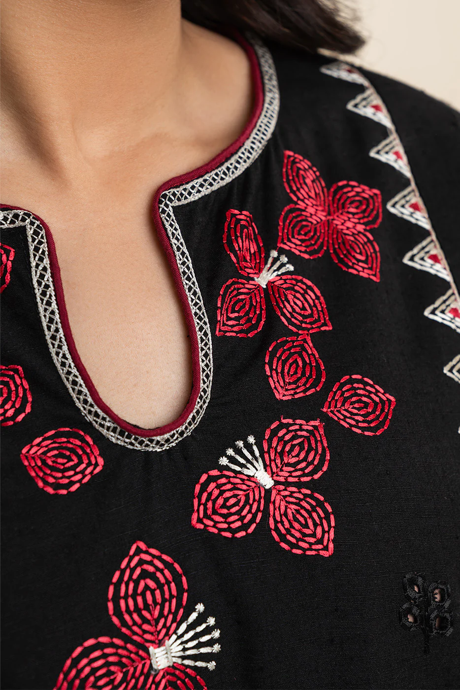 2 PIECE EMBROIDERED KARANDI SUIT (PRET) - Image 5