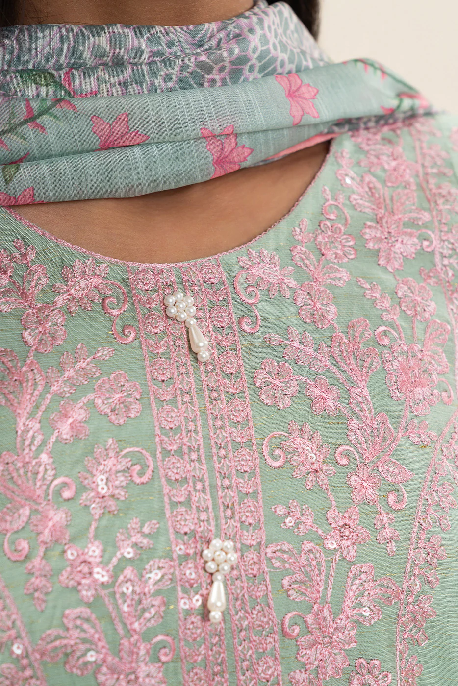 3 PIECE EMBROIDERED GOLD ZARI SUIT (PRET) - Image 5
