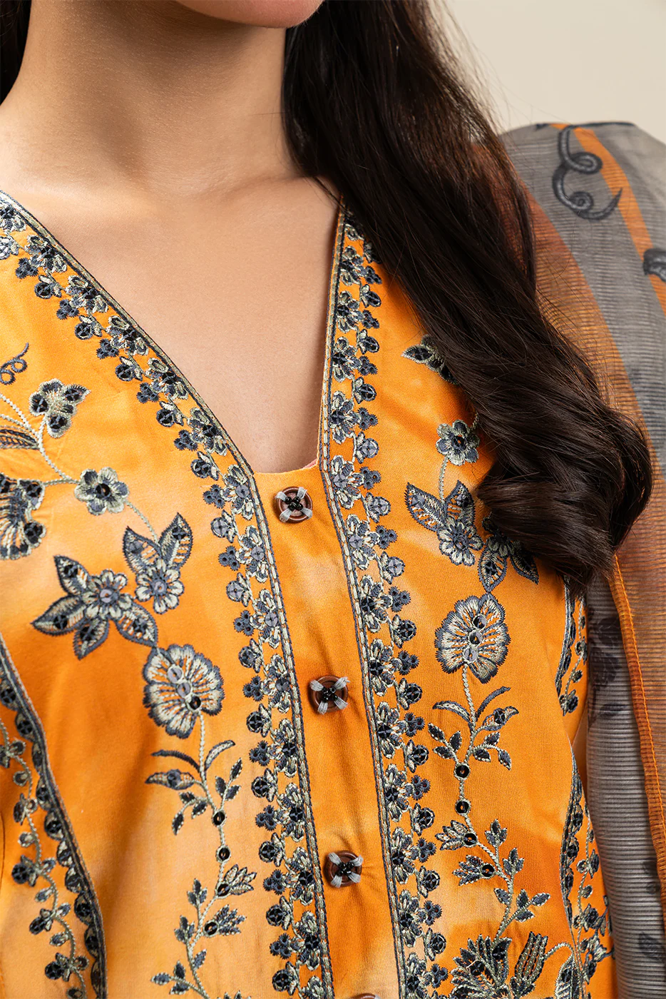 3 PIECE EMBROIDERED COTTON VISCOSE SUIT (PRET) - Image 4