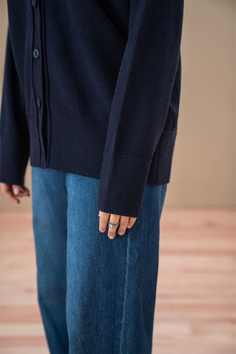 V-NECK LOOSE FIT CARDIGAN - Image 6
