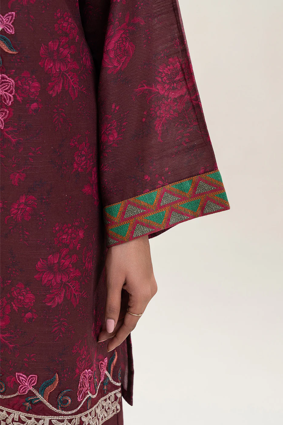 3 PIECE EMBROIDERED SLUB KHADDAR SUIT-BURNT MAROON (UNSTITCHED) - Image 6