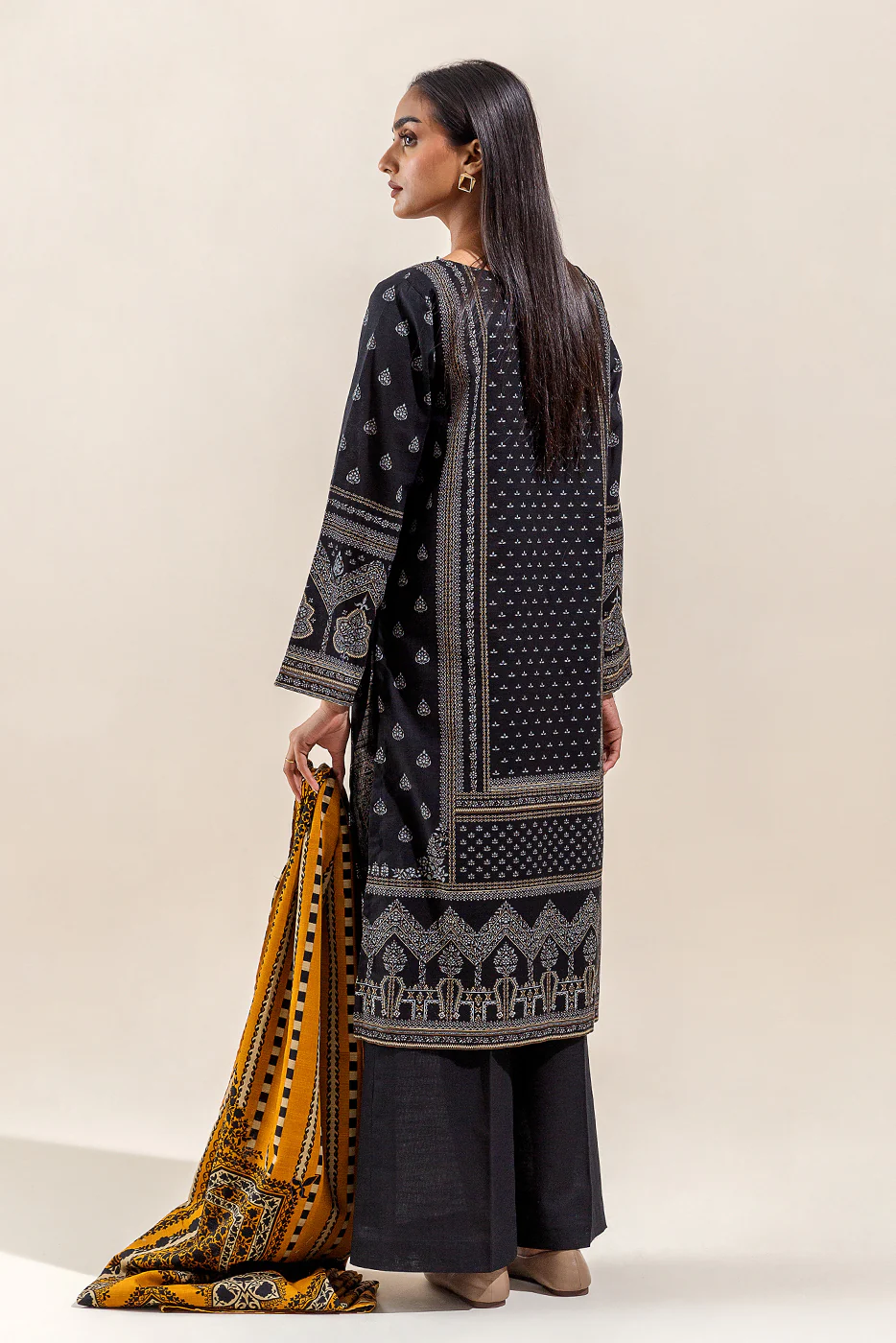 3 PIECE - PRINTED KHADDAR SUIT - GLOOMY MYTH (UNSTITCHED) - Image 4