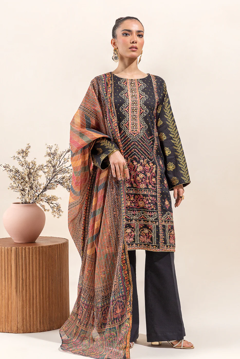 3 PIECE EMBROIDERED LAWN SUIT-BLACK BREEZE (UNSTITCHED) - Image 2