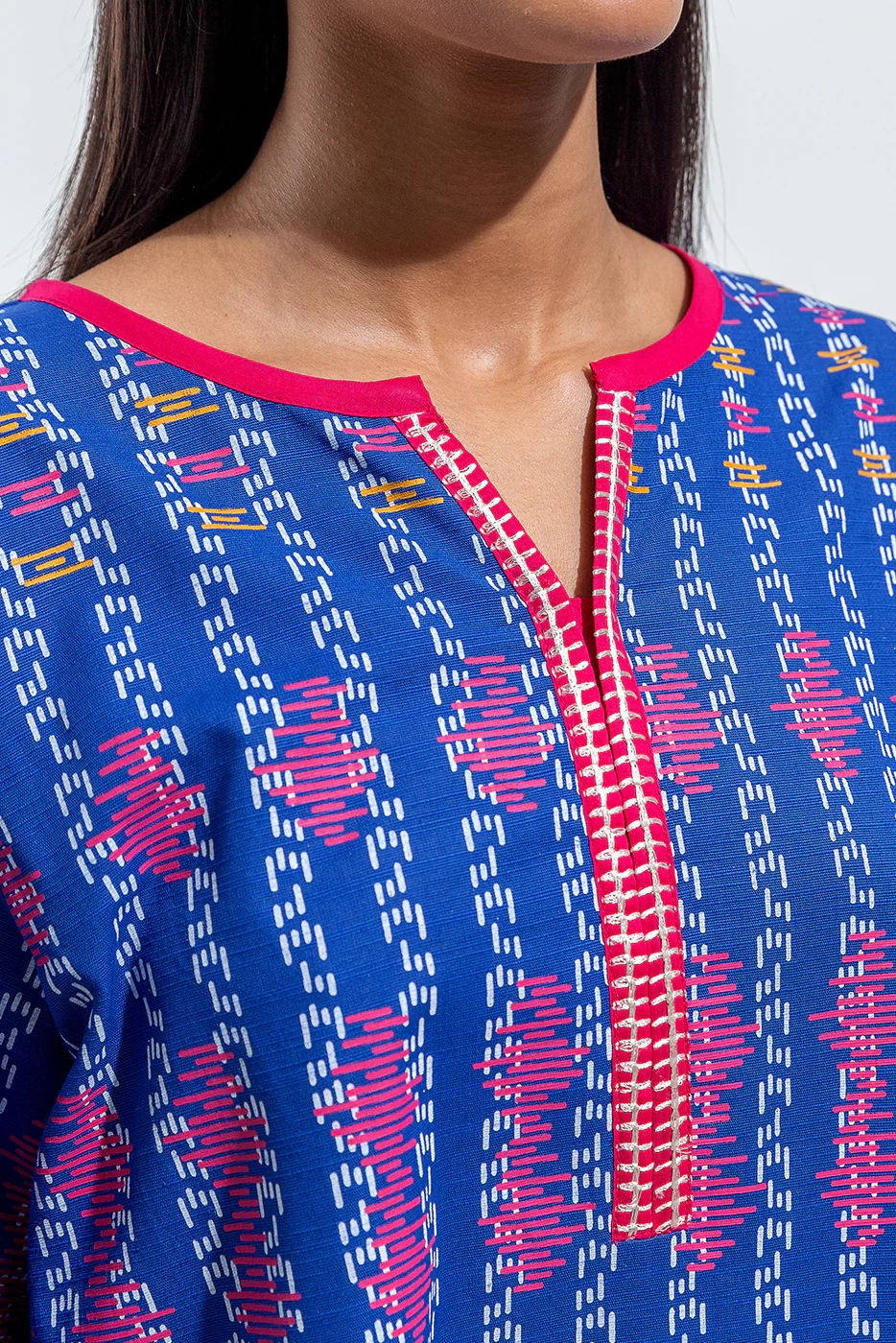EMBROIDERED SLUB KHADDAR SHIRT (PRET) - Image 4