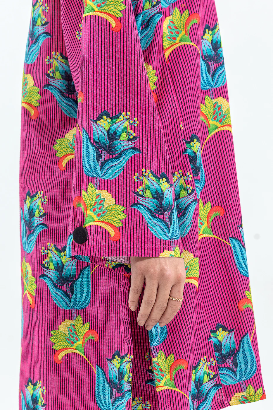 2 PIECE PRINTED SLUB KHADDAR SUIT (PRET) - Image 4
