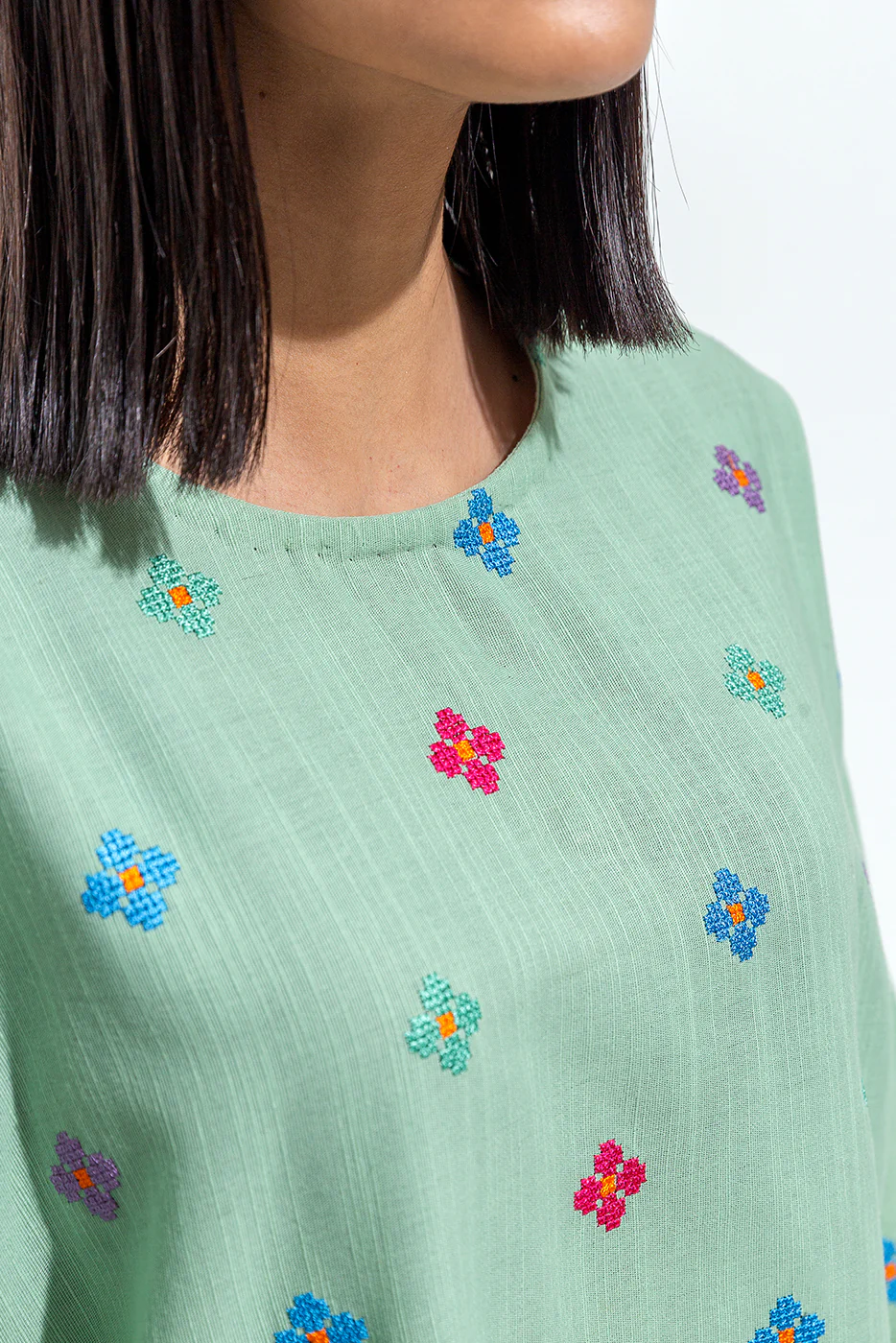 EMBROIDERED SLUB KHADDAR SHIRT (PRET) - Image 4